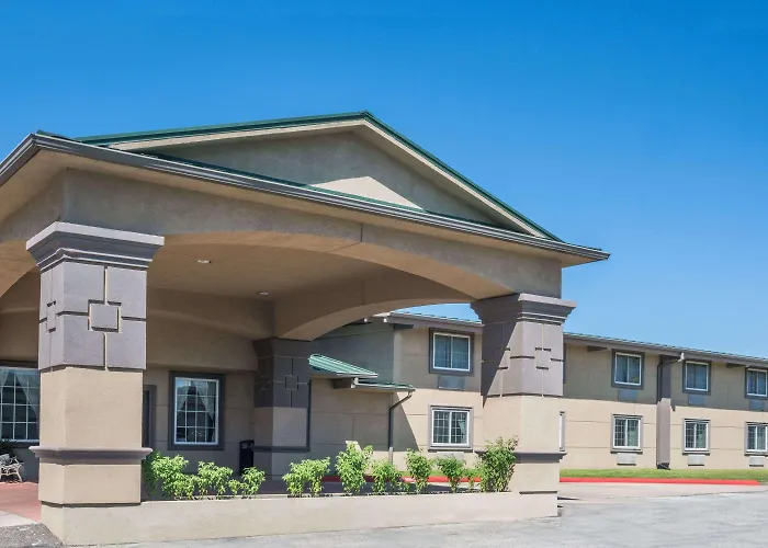 Super 8 By Wyndham Beaumont I-10 College St
