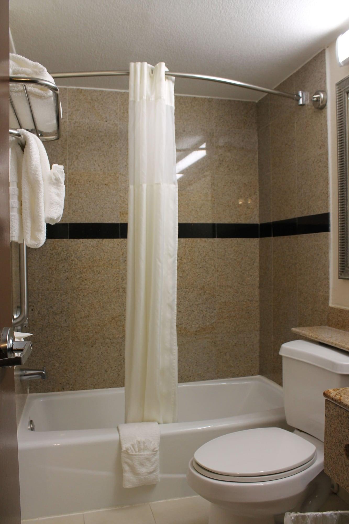 Super 8 By Wyndham I-10 College St Motel 2*