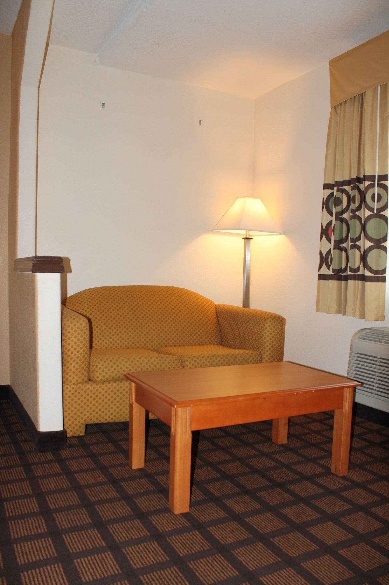 Super 8 By Wyndham I-10 College St Motel 2*