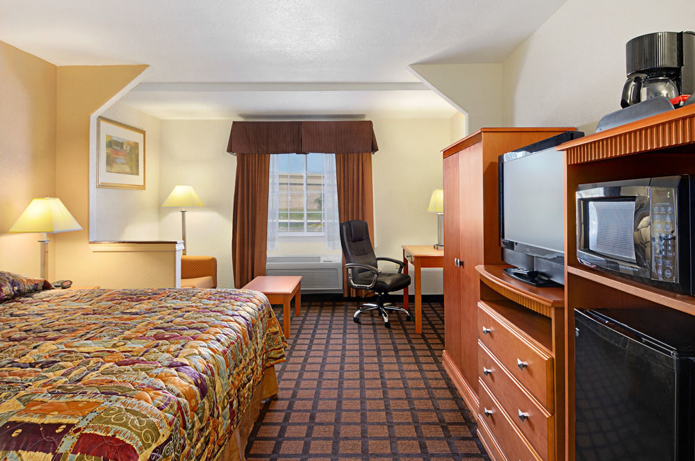Super 8 By Wyndham I-10 College St 2*