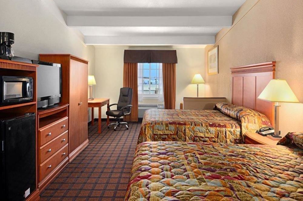 Motel Super 8 By Wyndham I-10 College St