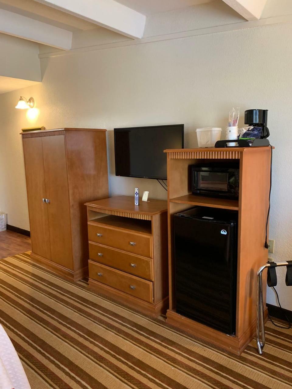Super 8 By Wyndham I-10 College St 2*