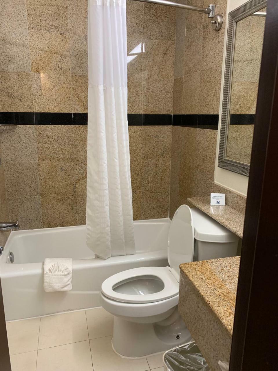 Super 8 By Wyndham I-10 College St 2*