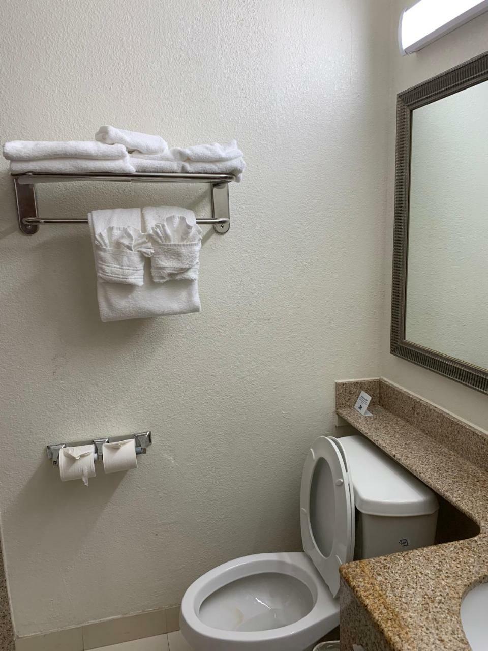 Motel Super 8 By Wyndham I-10 College St Beaumont