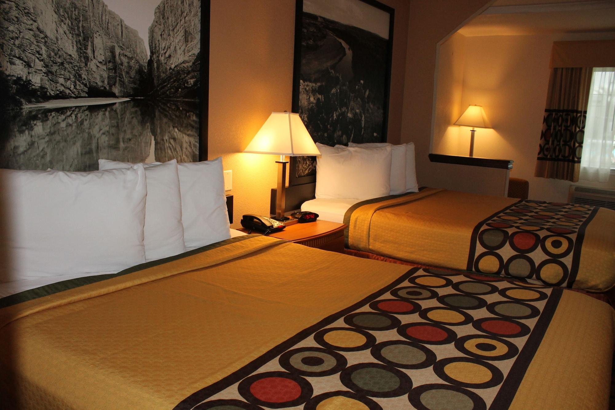 Super 8 By Wyndham I-10 College St Beaumont