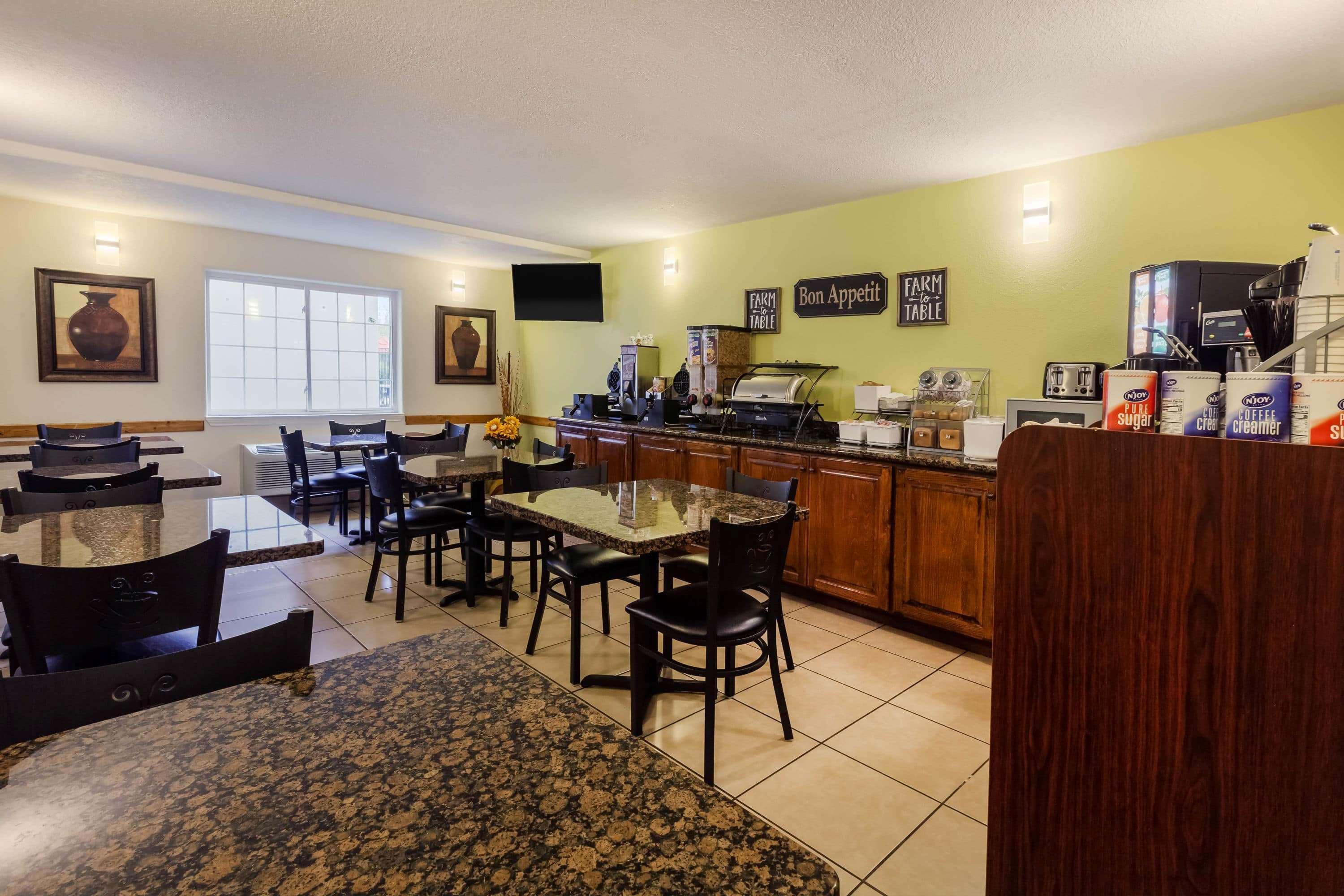 Super 8 By Wyndham I-10 College St 2*