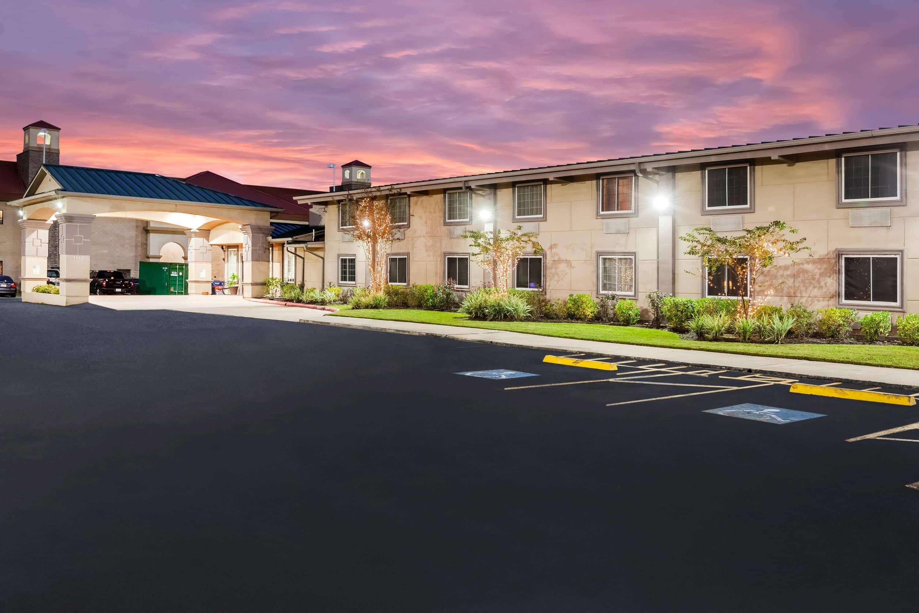 Super 8 By Wyndham I-10 College St 2*
