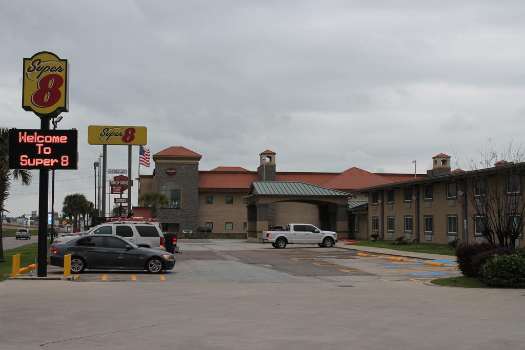 Super 8 By Wyndham I-10 College St Beaumont