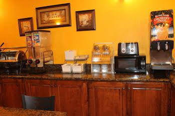 Motel Super 8 By Wyndham I-10 College St 2*