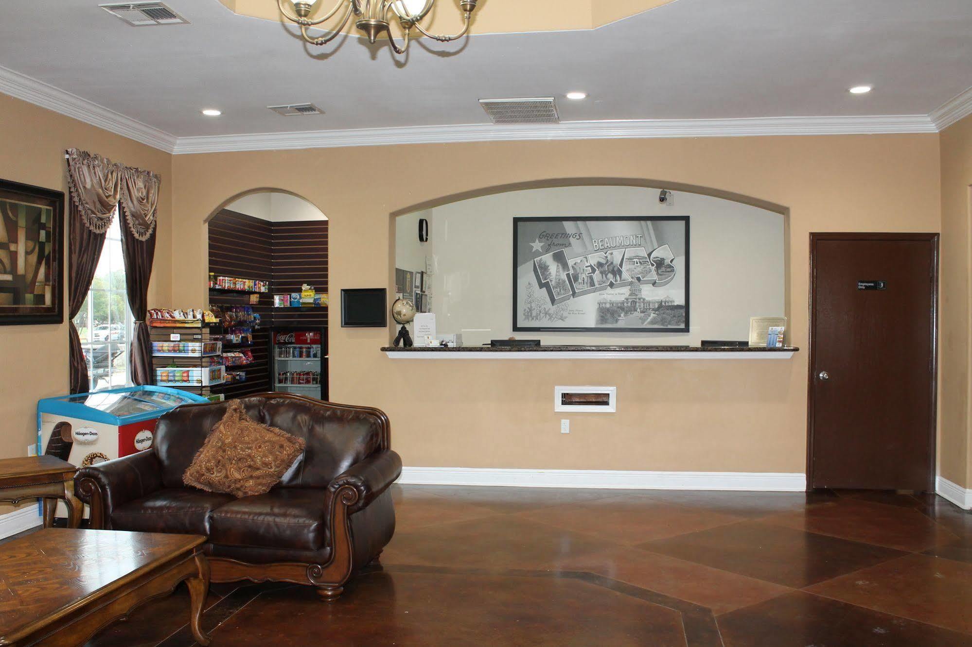 Super 8 By Wyndham I-10 College St Motel
